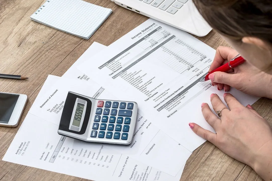 Customer reviewing municipal account
